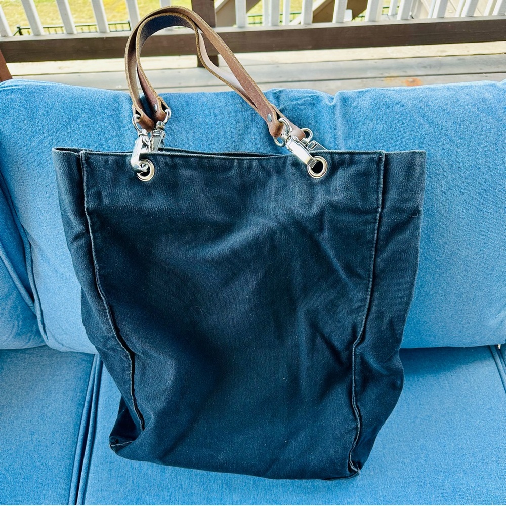 Moncler RARE Tote *Authentic*
Vintage Logo Bag, Leather straps, discontinued - Picture 5 of 6